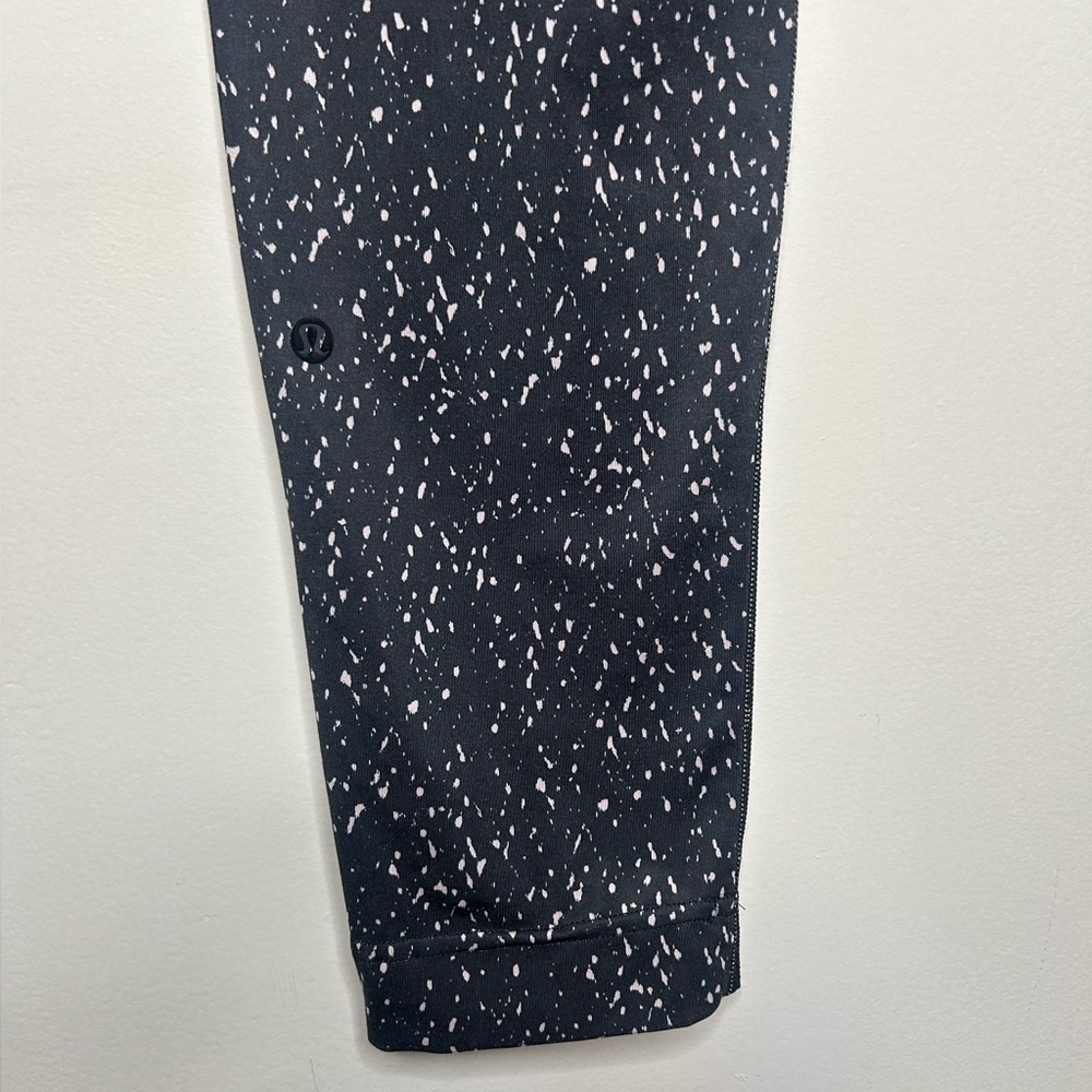 Lululemon Jet Crop (Slim) *Luxtreme Butterfly Texture Mink Berry Black Pant Sz 6 - Picture 7 of 11